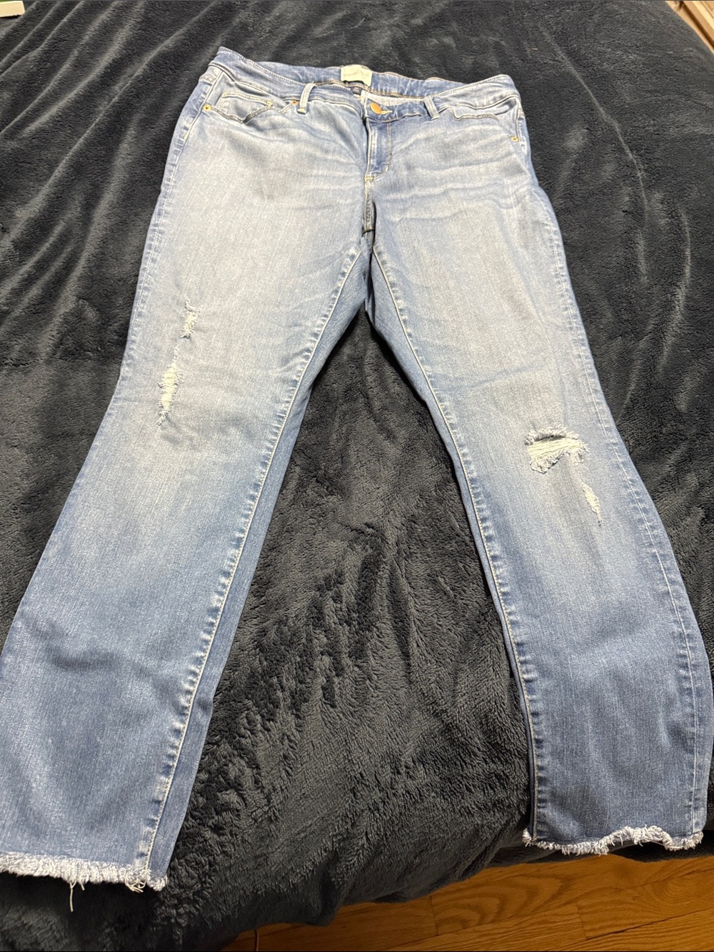 Cute Universal Thread Women's Distressed Straight-Leg Jeans, Like New, Size 18W